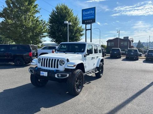 Used 2023 Jeep Wrangler Unlimited Sahara w/ Cold Weather Group AWD/4WD image 1