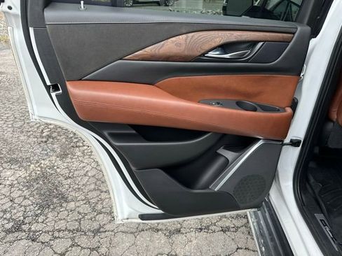 Used 2019 Cadillac Escalade Luxury AWD/4WD image 25