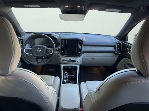 Used 2020 Volvo XC40 T4 Inscription image 14