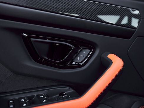 Used 2025 Lamborghini Urus SE image 33