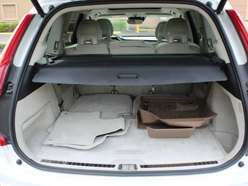Used 2016 Volvo XC90 T6 Momentum AWD/4WD image 25