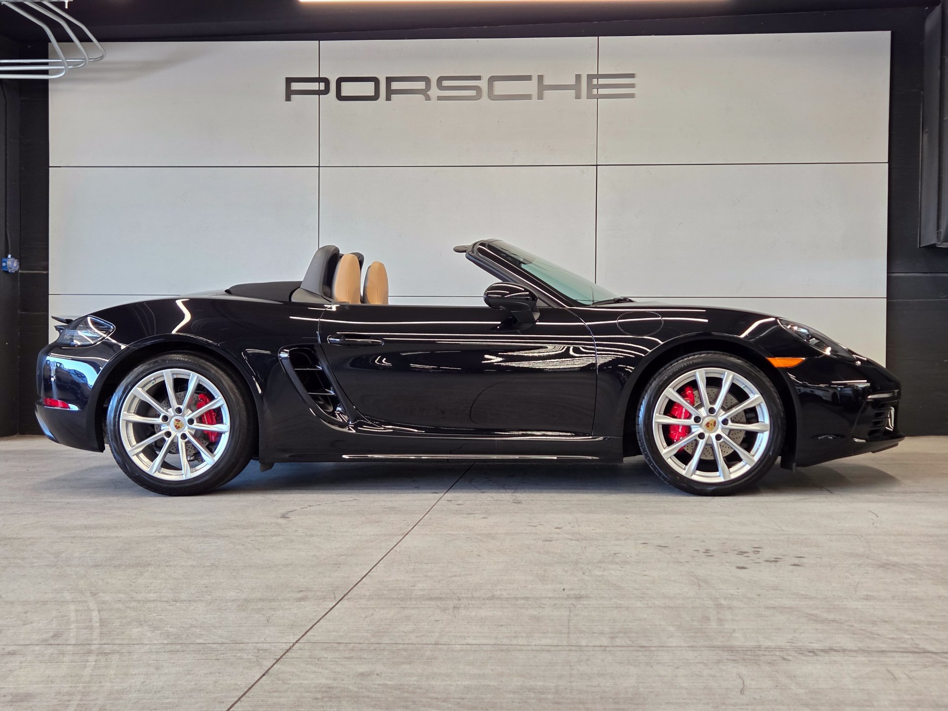 Certified 2023 Porsche 718 Boxster S RWD image 26