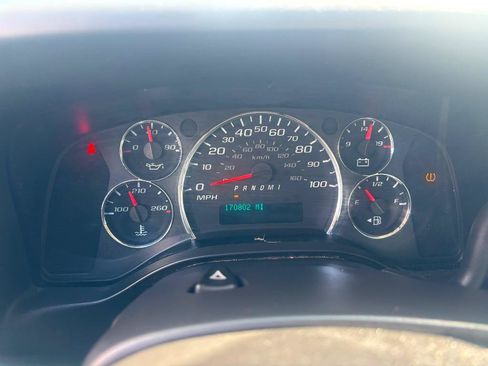 Used 2019 Chevrolet Express 2500 w/ Driver Convenience Package RWD image 17