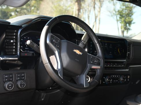 Used 2025 Chevrolet Silverado 2500 LTZ image 8