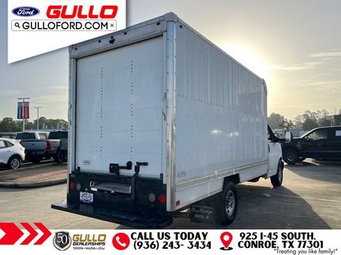 Used 2022 Chevrolet Express 3500 w/ Driver Convenience Package RWD image 7
