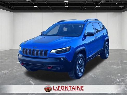Used 2019 Jeep Cherokee Trailhawk w/ Cold Weather Group AWD/4WD image 1