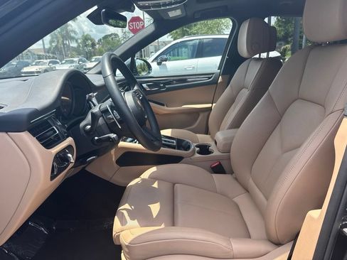 Certified 2026 Porsche Macan AWD/4WD image 5