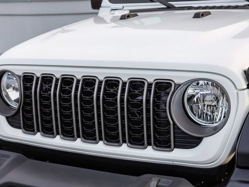 Used 2025 Jeep Wrangler Sport AWD/4WD image 6