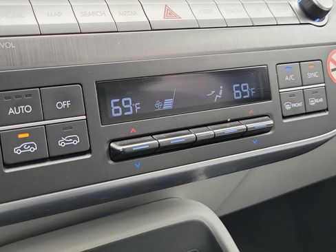 Used 2025 Hyundai Kona SEL FWD image 30