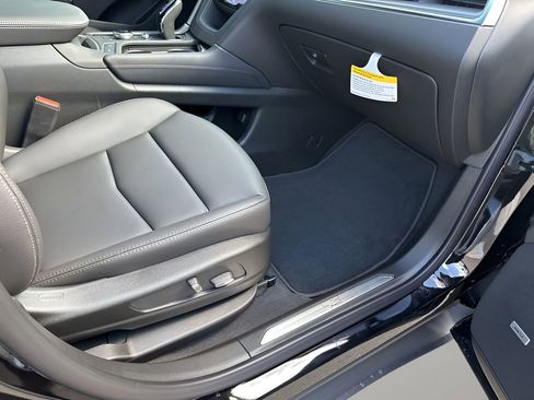 New 2025 Cadillac XT5 Luxury image 15