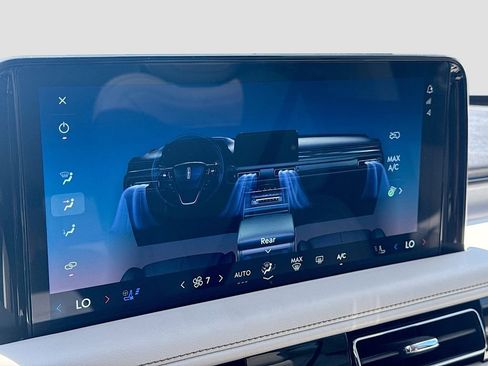 Used 2025 Lincoln Aviator Reserve w/ Equipment Group 201A image 16