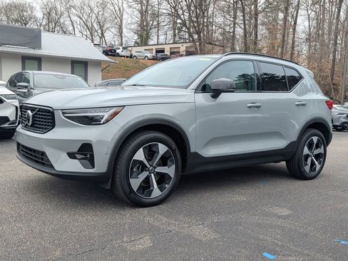Certified 2026 Volvo XC40 B5 Plus w/ Protection Package Premier image 2