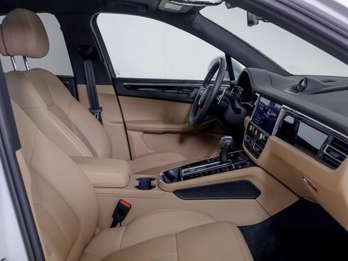 Certified 2026 Porsche Macan AWD/4WD image 35