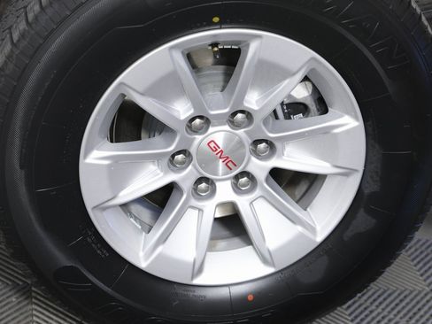 Certified 2024 GMC Sierra 1500 SLE image 8