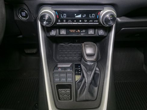 Used 2022 Toyota RAV4 XLE w/ XLE Grade Weather Package AWD/4WD image 31
