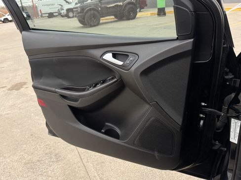 Used 2018 Ford Focus SE w/ SE Appearance Package image 22
