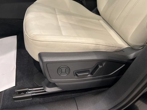Used 2025 Audi Q5 Premium w/ Convenience Package AWD/4WD image 9