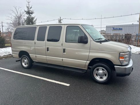 Used 2013 Ford E-350 and Econoline 350 XLT image 11