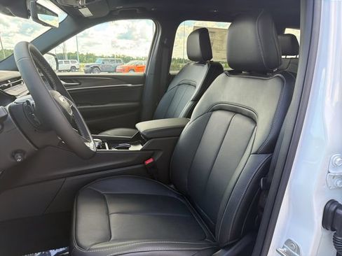 New 2026 Jeep Grand Cherokee L Limited AWD/4WD image 12