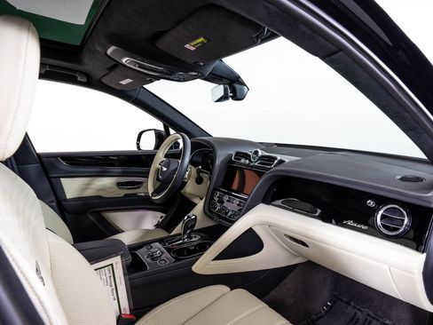 Used 2025 Bentley Bentayga AWD/4WD image 18
