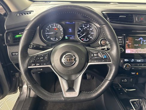 Used 2020 Nissan Rogue SL image 16