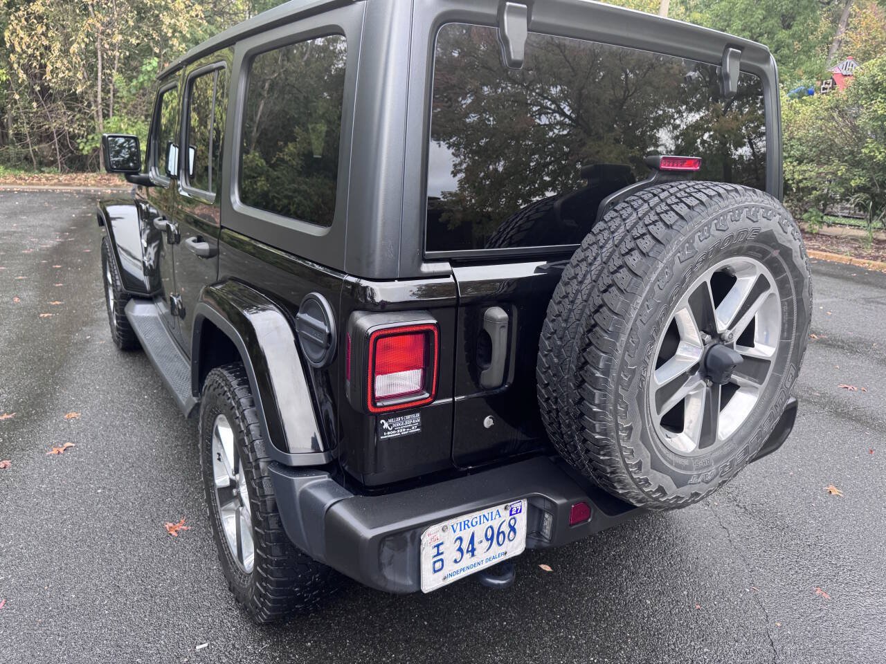 Used 2018 Jeep Wrangler Unlimited Sahara w/ Cold Weather Group AWD/4WD image 33