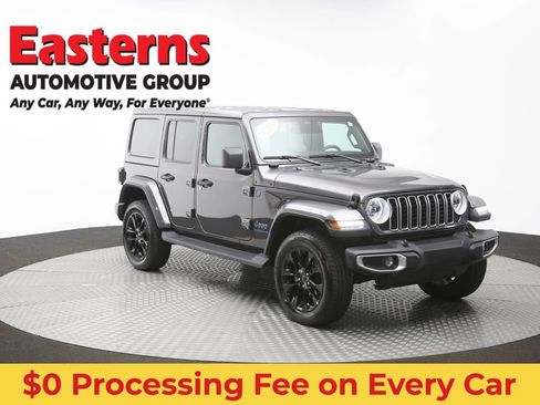Used 2025 Jeep Wrangler Unlimited Sahara AWD/4WD image 45