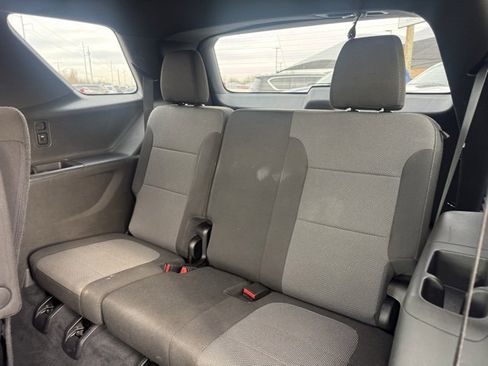 Used 2023 Chevrolet Traverse LT image 14