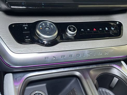 New 2025 Ford Expedition Max Platinum w/ Driver's Package AWD/4WD image 35