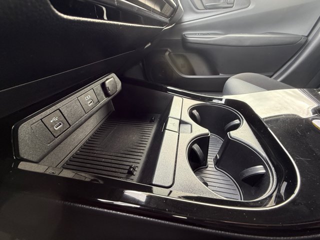 Used 2025 Toyota Prius LE FWD image 19