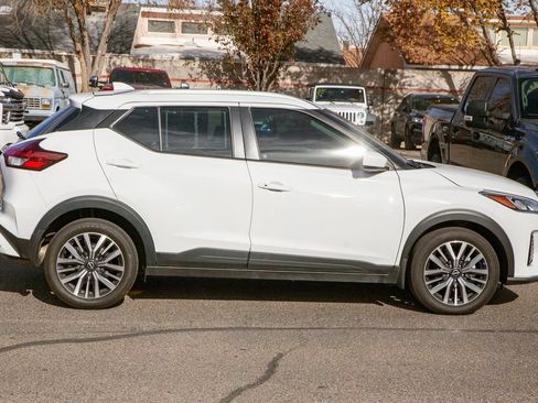 Used 2024 Nissan Kicks SV image 4