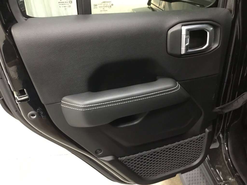 Used 2022 Jeep Wrangler Unlimited Sahara w/ Cold Weather Group AWD/4WD image 29