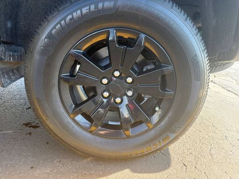 Used 2022 Chevrolet Colorado Z71 w/ Z71 Midnight Edition AWD/4WD image 23
