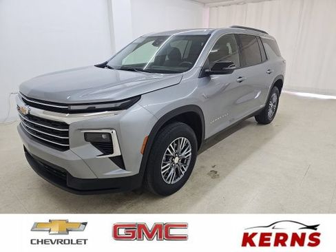 Used 2025 Chevrolet Traverse LT AWD/4WD image 1