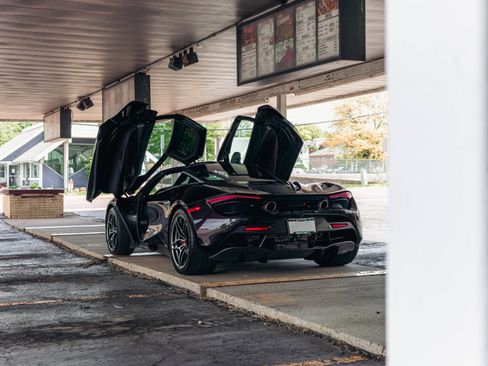 Used 2018 McLaren 720S Performance RWD image 86