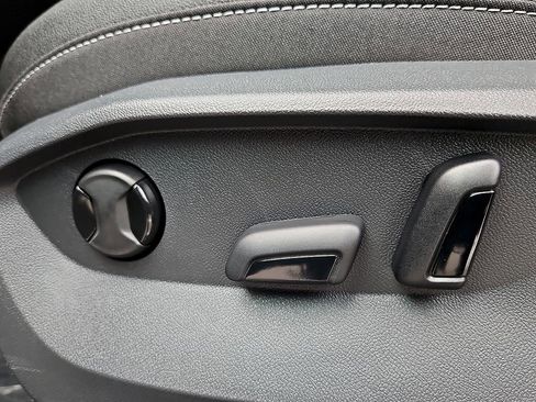 New 2026 Volkswagen Taos SE FWD image 12