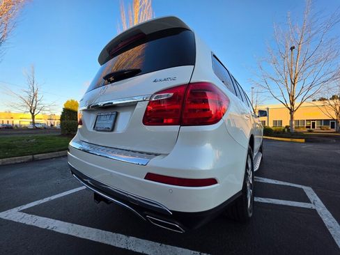 Used 2016 Mercedes-Benz GL 450 4MATIC w/ Premium I Package image 11