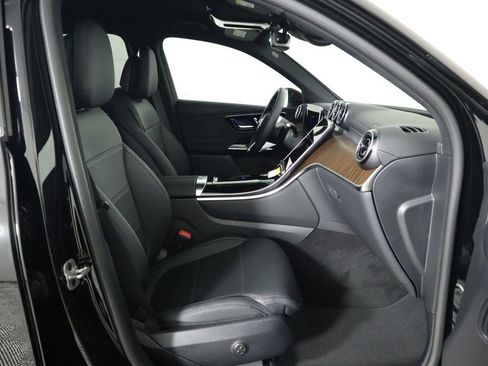 Used 2025 Mercedes-Benz GLC 300 image 20