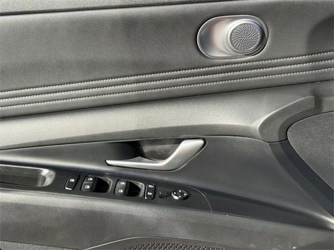 Used 2023 Hyundai Elantra SEL w/ Convenience Package image 22