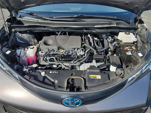 Used 2022 Toyota Sienna XLE image 29