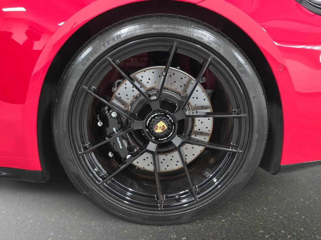 Certified 2025 Porsche 911 GTS image 28