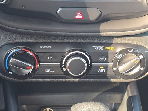 Used 2023 Kia Soul LX w/ LX Technology Package FWD image 29