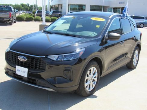 Certified 2024 Ford Escape Active FWD image 2