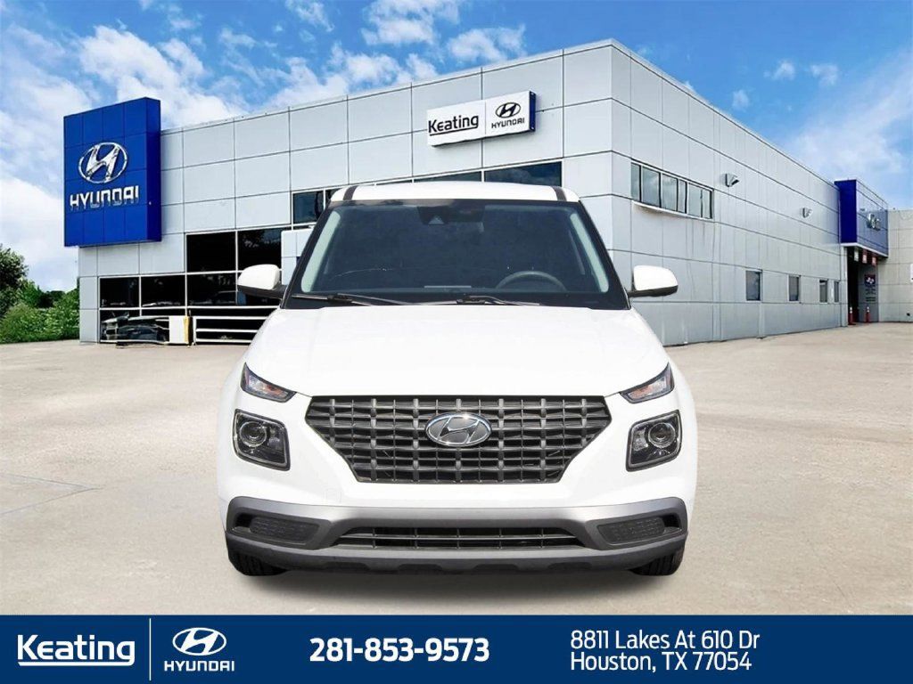 Used 2021 Hyundai Venue SE FWD image 2