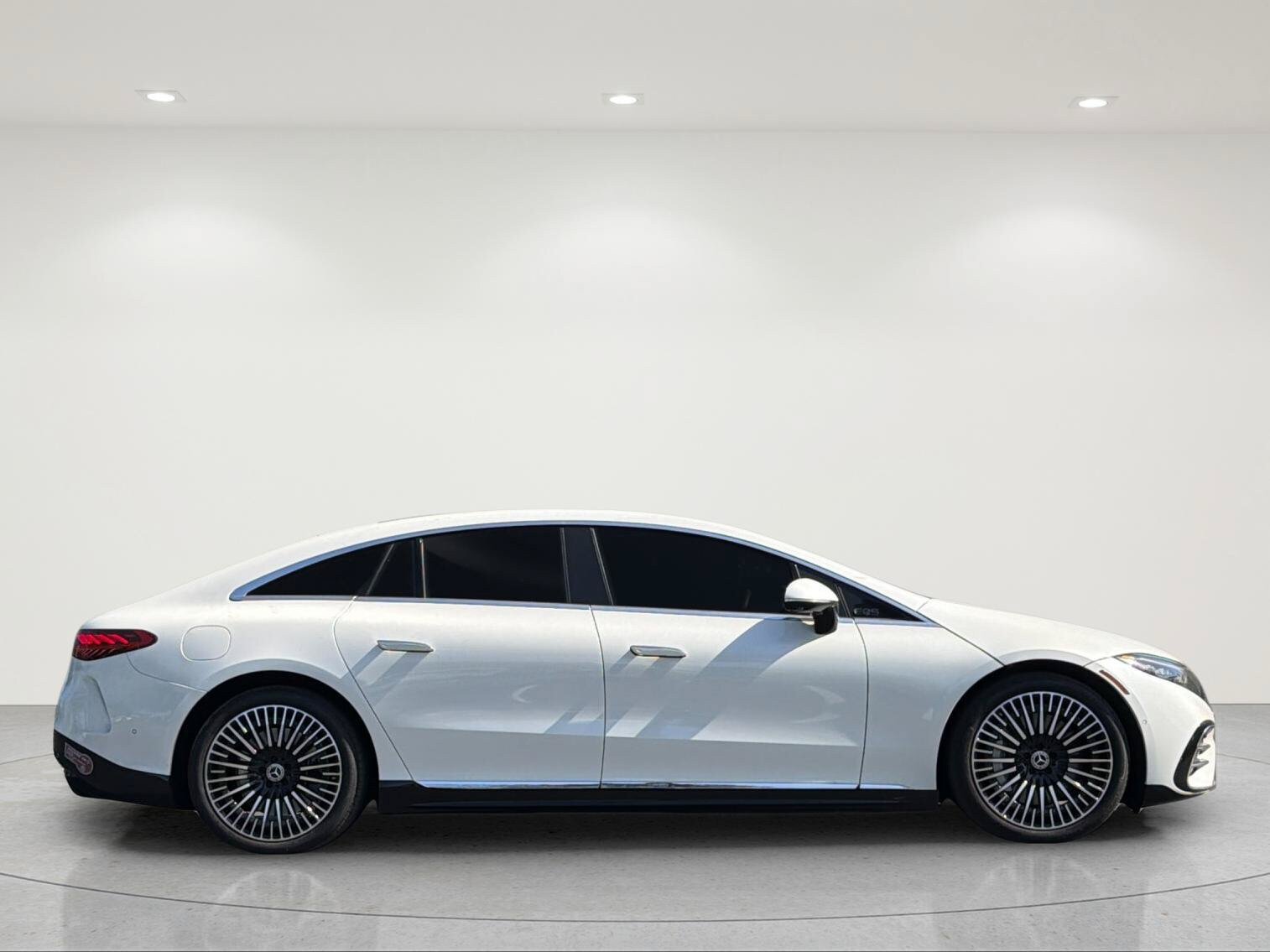 Used 2023 Mercedes-Benz EQS 580 4MATIC Sedan image 5