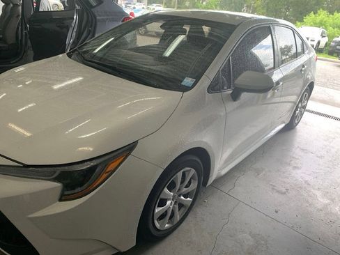 Used 2020 Toyota Corolla LE FWD image 2
