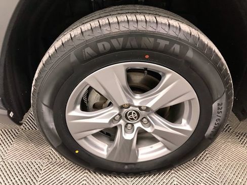 Used 2022 Toyota RAV4 XLE AWD/4WD image 26