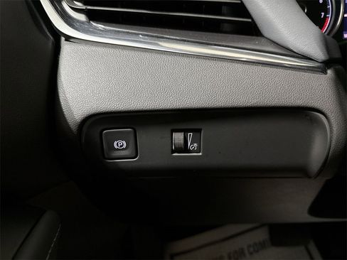 Used 2023 Buick Enclave Essence image 17