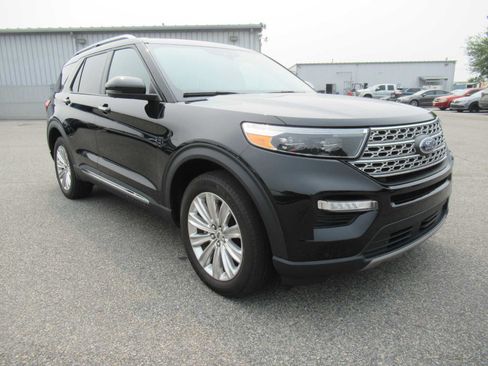 Used 2023 Ford Explorer Limited w/ Limited Technology Package AWD/4WD image 3
