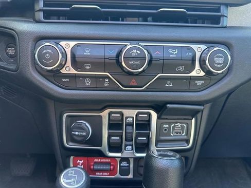 Used 2024 Jeep Wrangler Unlimited Sport AWD/4WD image 18
